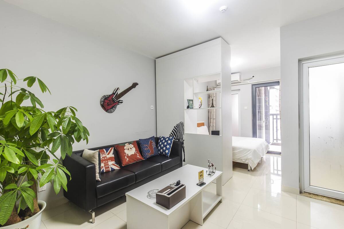 Business Double Room | Desk, blackout drapes, WiFi (free), bed sheets