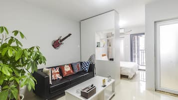 Business Double Room | Desk, blackout drapes, free WiFi, bed sheets