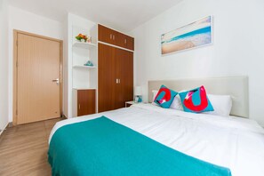 Suite Deluxe, 2 habitaciones | Escritorio, cortinas opacas, wifi gratis y ropa de cama