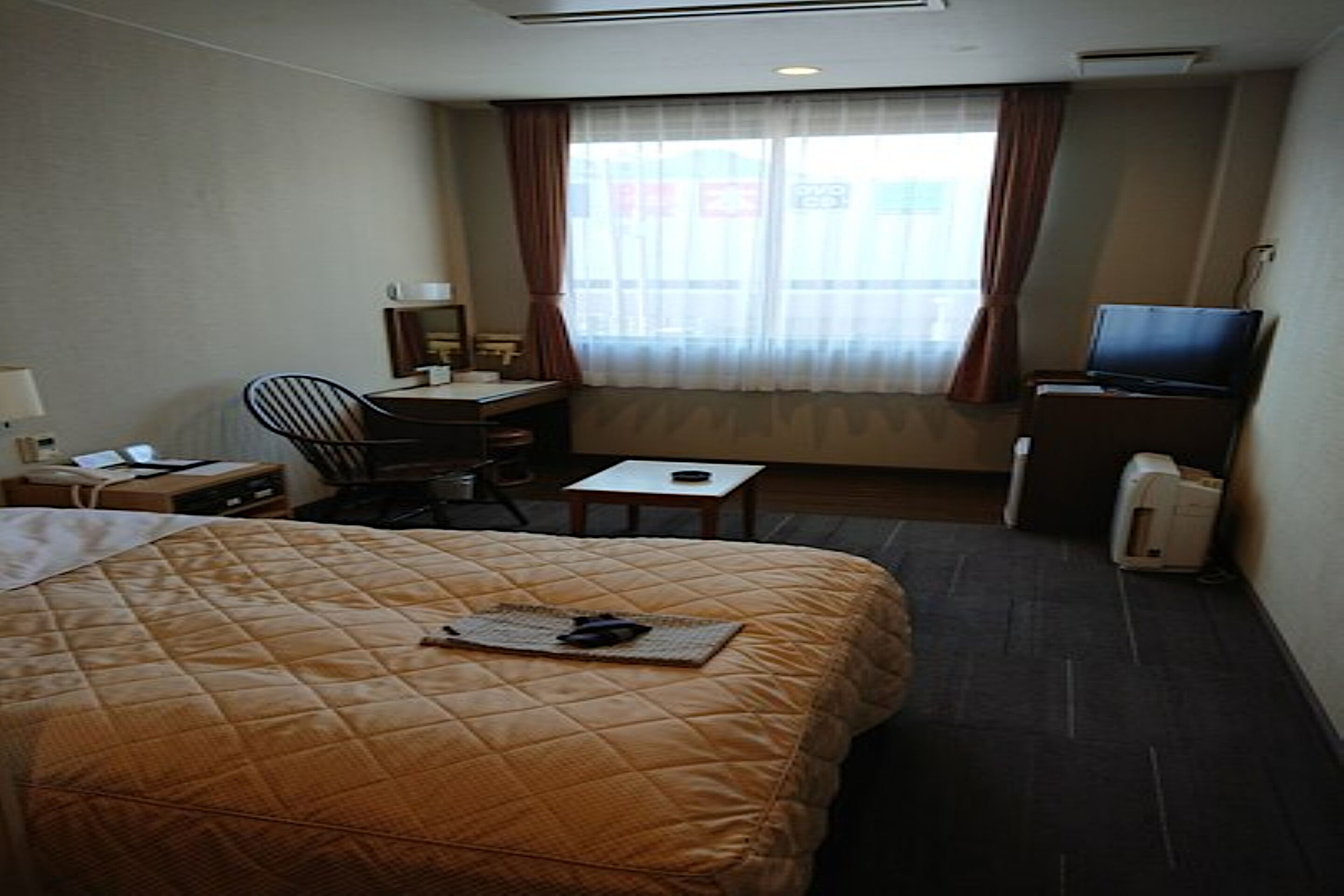 double room, smoking | in-room safe, desk, free wifi, bed sheets