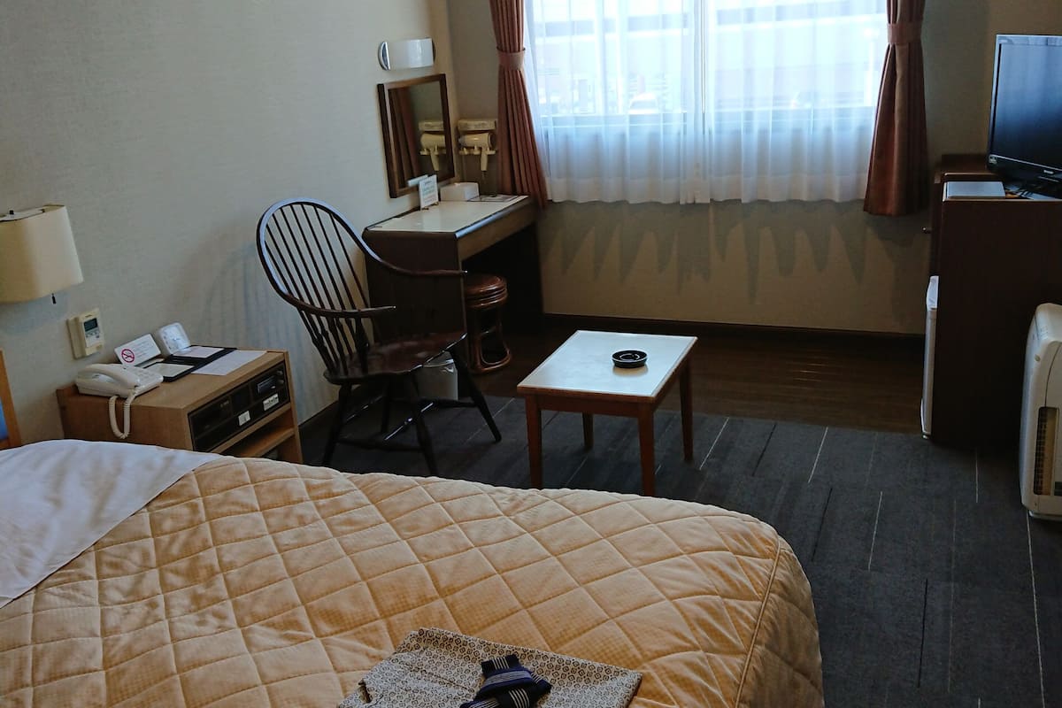 In-room safe, desk, free WiFi, bed sheets