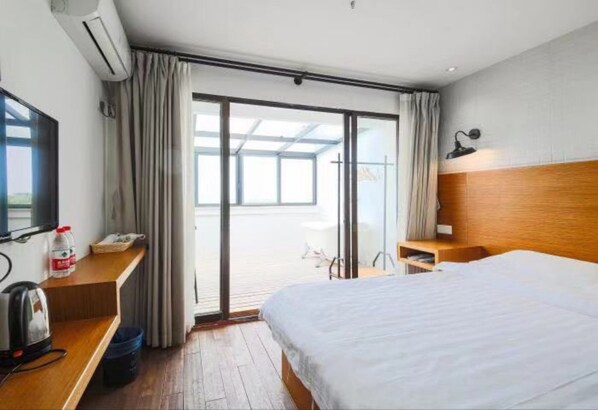 Premium Double Room, Lake View | Blackout drapes, free WiFi