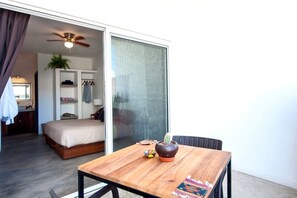 Executive Studio Suite, 1 King Bed, Non Smoking, City View | In-room safe, individually decorated, individually furnished, desk - Casa Nayar (Sayulita)
