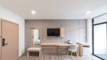 Desk, blackout curtains, free WiFi, bed sheets