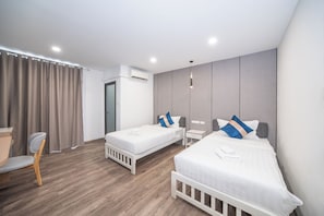 Standard Twin Room, Non Smoking | Desk, blackout drapes, free WiFi, bed sheets