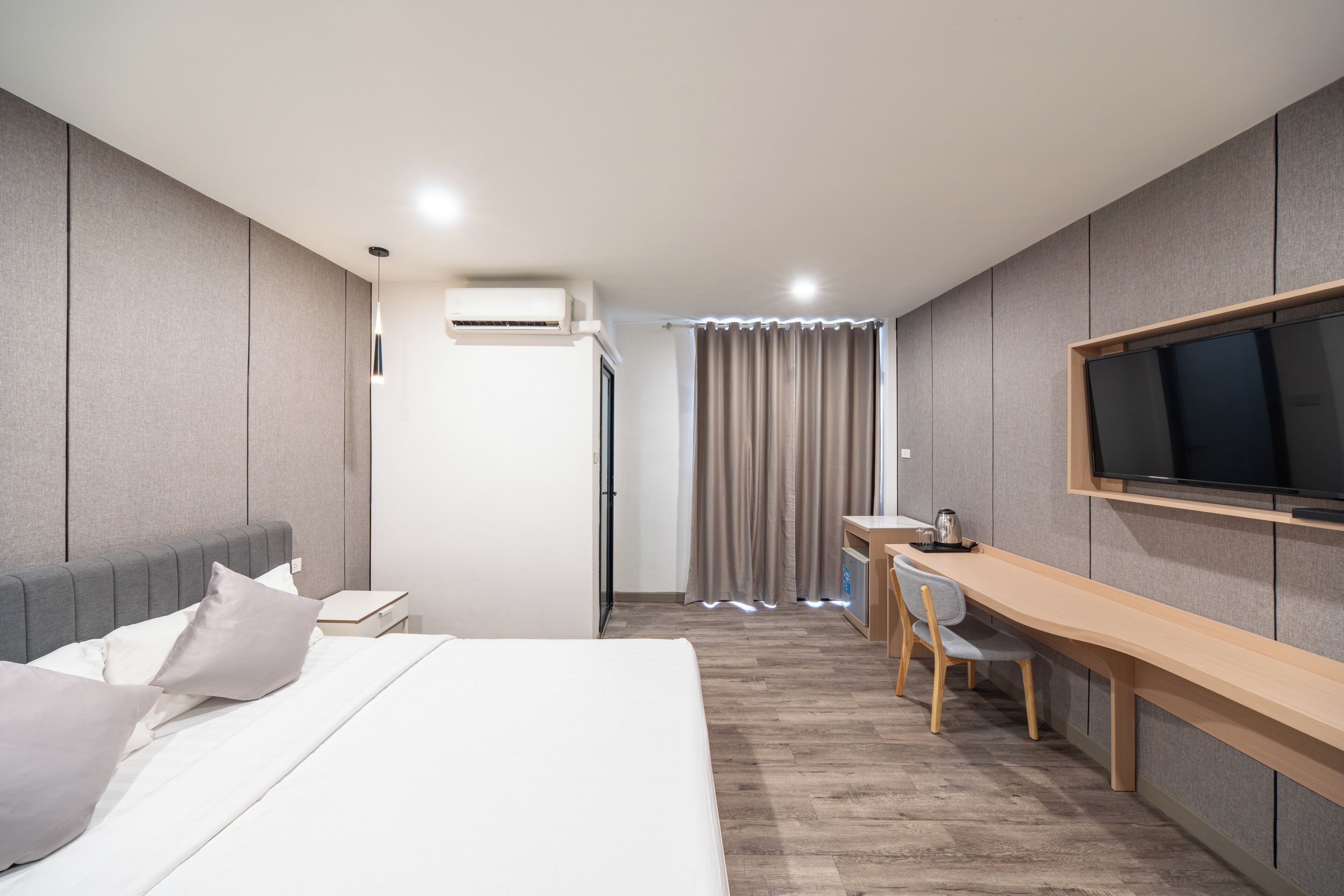 desk, blackout curtains, free wifi, bed sheets