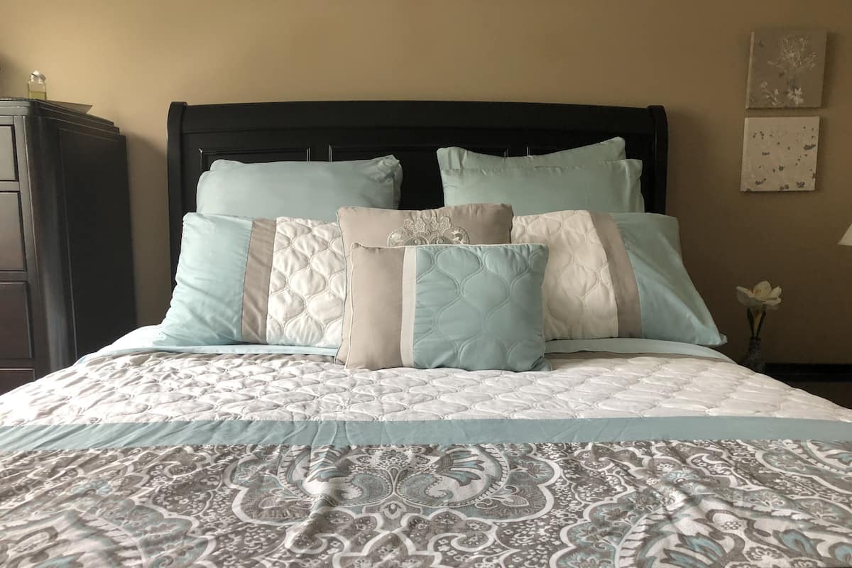 Habitación doble junior, 1 cama Queen size, para no fumadores, vista a la montaña | Sábanas de algodón egipcio y ropa de cama de alta calidad