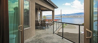 Luxury Lakefront Rooms