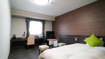 Down comforters, desk, blackout drapes, free WiFi