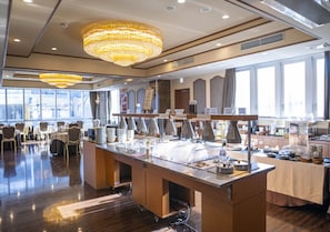 Desayuno buffet diario (JPY 1540 por persona)