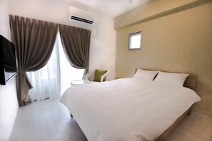 Phòng đôi, quang cảnh một góc biển | Màn/rèm cản sáng, truy cập Internet không dây miễn phí, bộ trải giường 