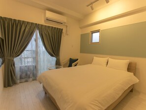 Phòng đôi, quang cảnh một góc biển | Màn/rèm cản sáng, truy cập Internet không dây miễn phí, bộ trải giường 