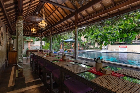 Se sirven desayunos y cenas. Ubud Aura Retreat