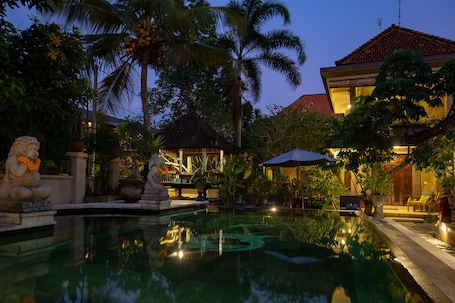 Outdoor pool, pool loungers