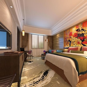 A modern hotel room with a large bed, a desk, and a television. - Wanyi Lijing Hotel Guiyang Huaxi Park (Guiyang)