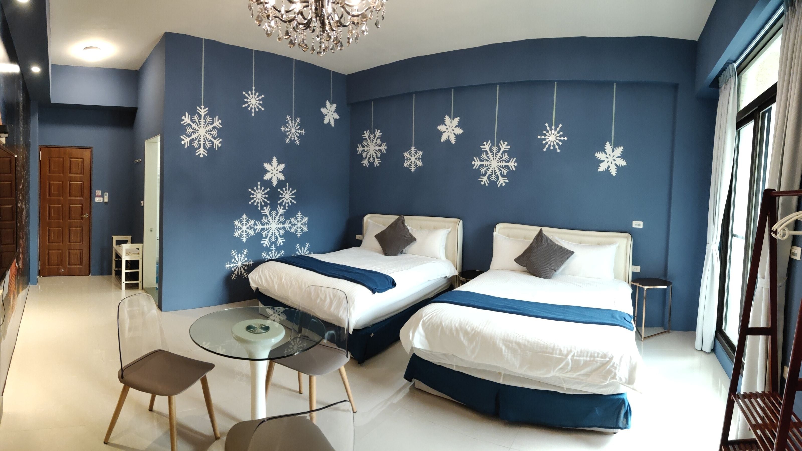 Pillowtop beds, desk, blackout drapes, soundproofing