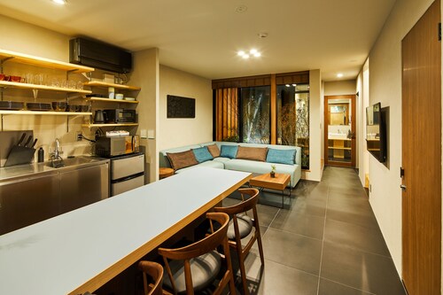 客室内のダイニングエリア