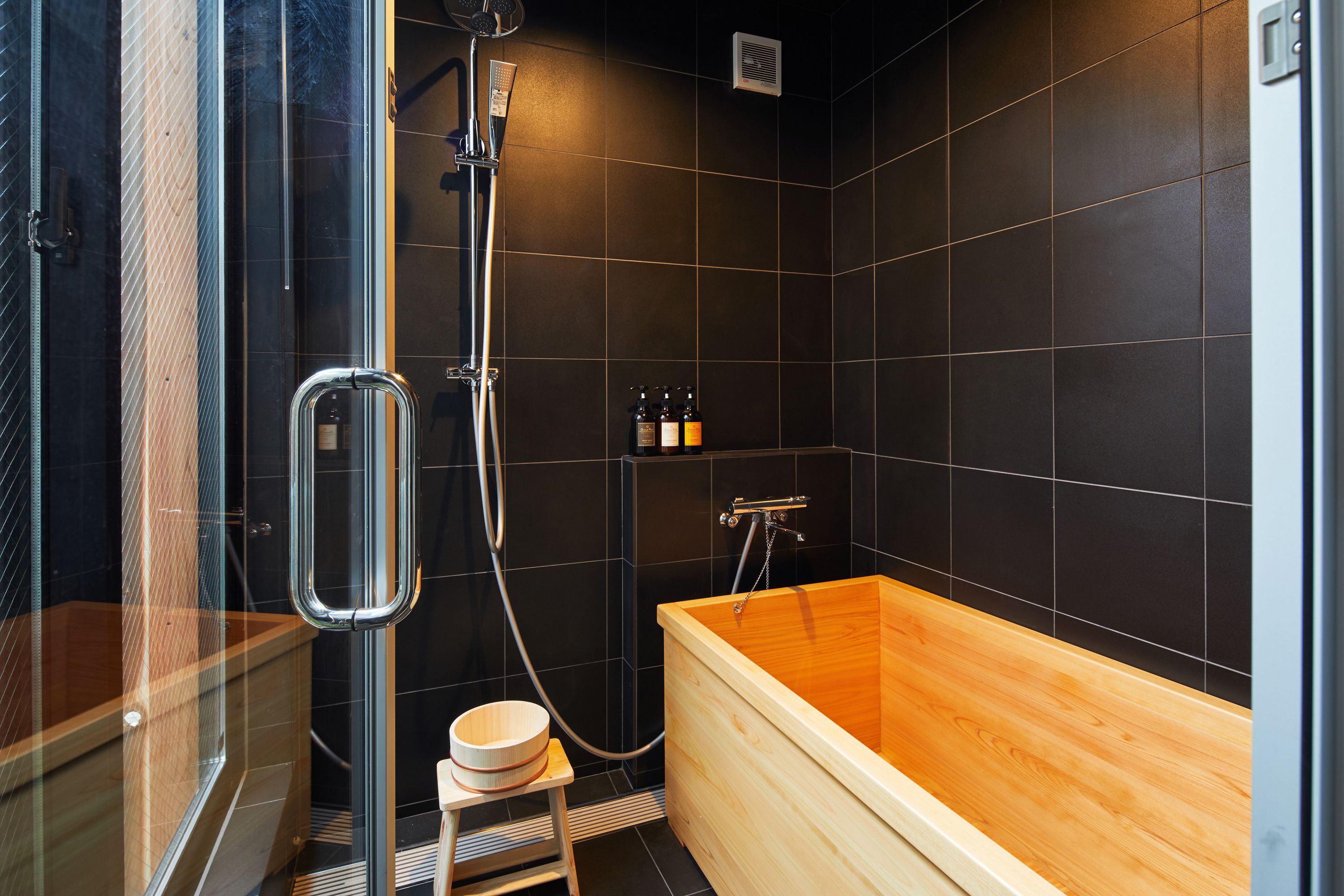 Standardzimmer (with Private Cypress Bath) | Komfortbadewanne