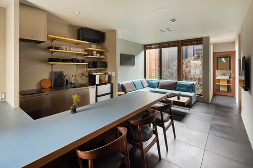 客室内のダイニングエリア