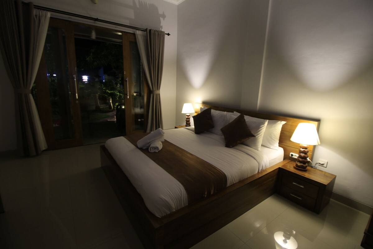 minibar, desk, laptop workspace, blackout curtains