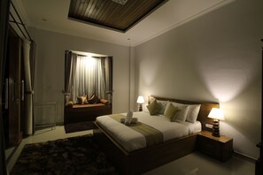 Minibar, desk, laptop workspace, blackout curtains