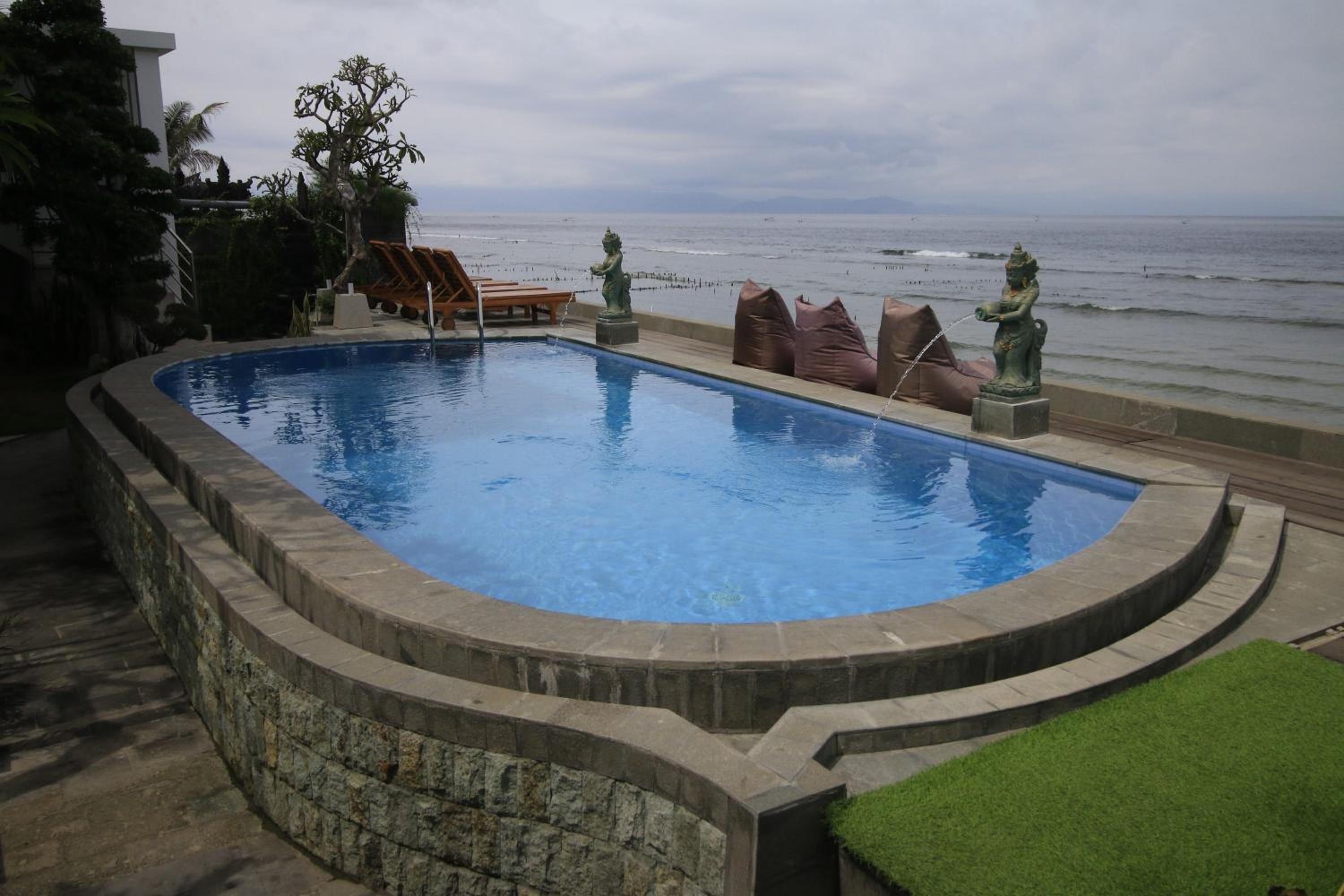 outdoor pool, open 8:00 am to 8:00 pm, pool umbrellas, pool loungers