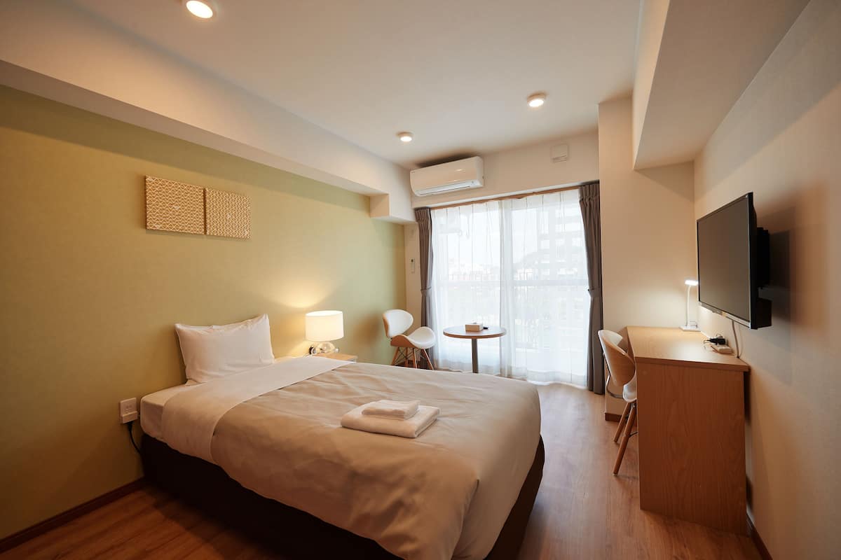 Single Room, Non Smoking | 1 bedroom, blackout drapes, iron/ironing board, free WiFi