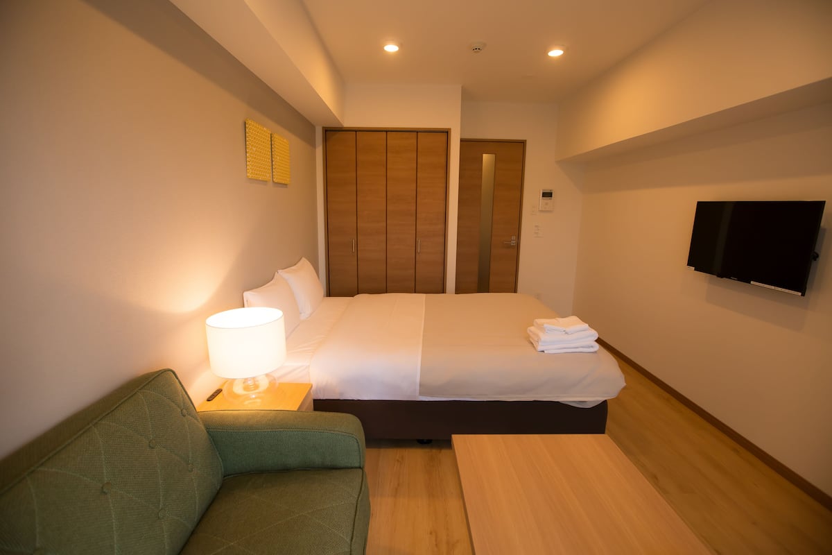 1 bedroom, blackout drapes, iron/ironing board, free WiFi