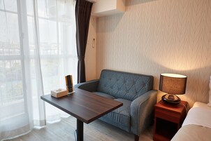 Double Room, Non Smoking | Blackout drapes, iron/ironing board, free WiFi