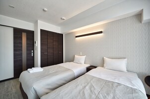 Cortinas blackout, tabla de planchar con plancha y wifi gratis