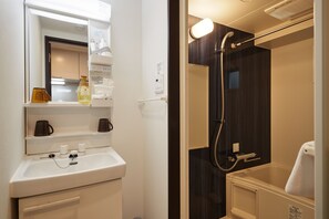 Baignoire et douche séparées, baignoire relaxante profonde