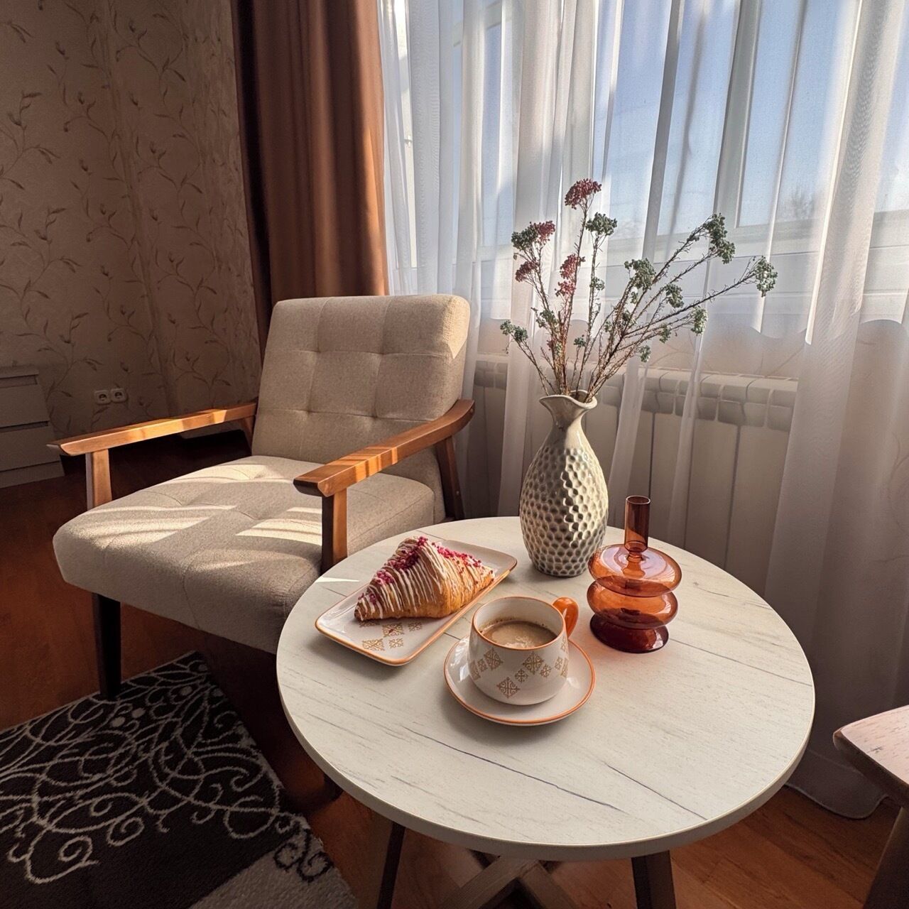 Deluxe Room | Living area | LED TV