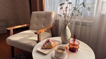 Deluxe Room | Living area | LED TV