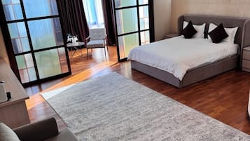 Luxury Room, 1 King Bed, Non Smoking, Mountain View | Desk, soundproofing, iron/ironing board, free WiFi