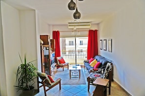 Royal Apartment, 2 Bedrooms, Garden View | Living room