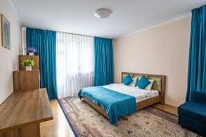 Casa de campo família | Roupas de cama premium, edredons de pluma, cortinas blackout
