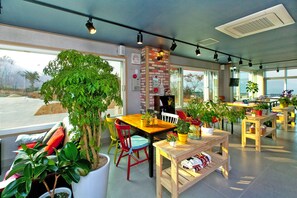 Cafe - Naerimong Beach Pension (Incheon)