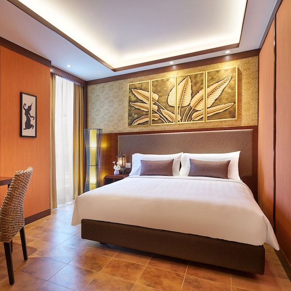 Quarto casal luxo, vista para a cidade | Cofres nos quartos, cortinas blackout, quartos à prova de som