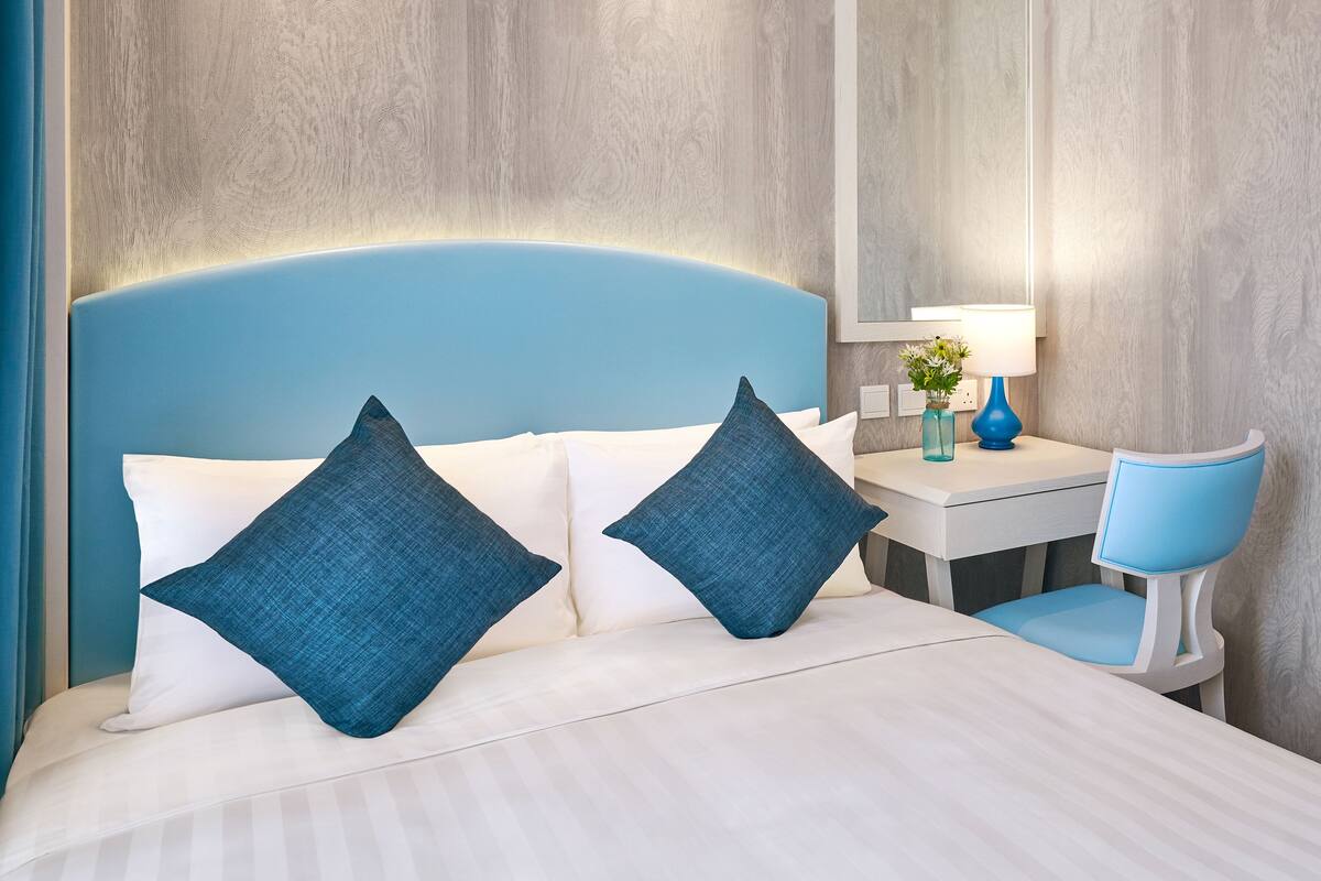 In-room safe, blackout drapes, soundproofing, WiFi (free)
