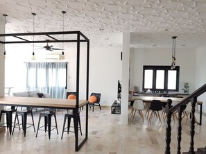 獨棟房屋, 4 間臥室 | 起居區 | 智慧型電視、 DVD 播放機