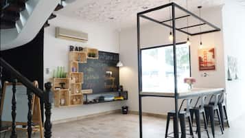 House, 4 Bedrooms | Living area | Smart TV, DVD player