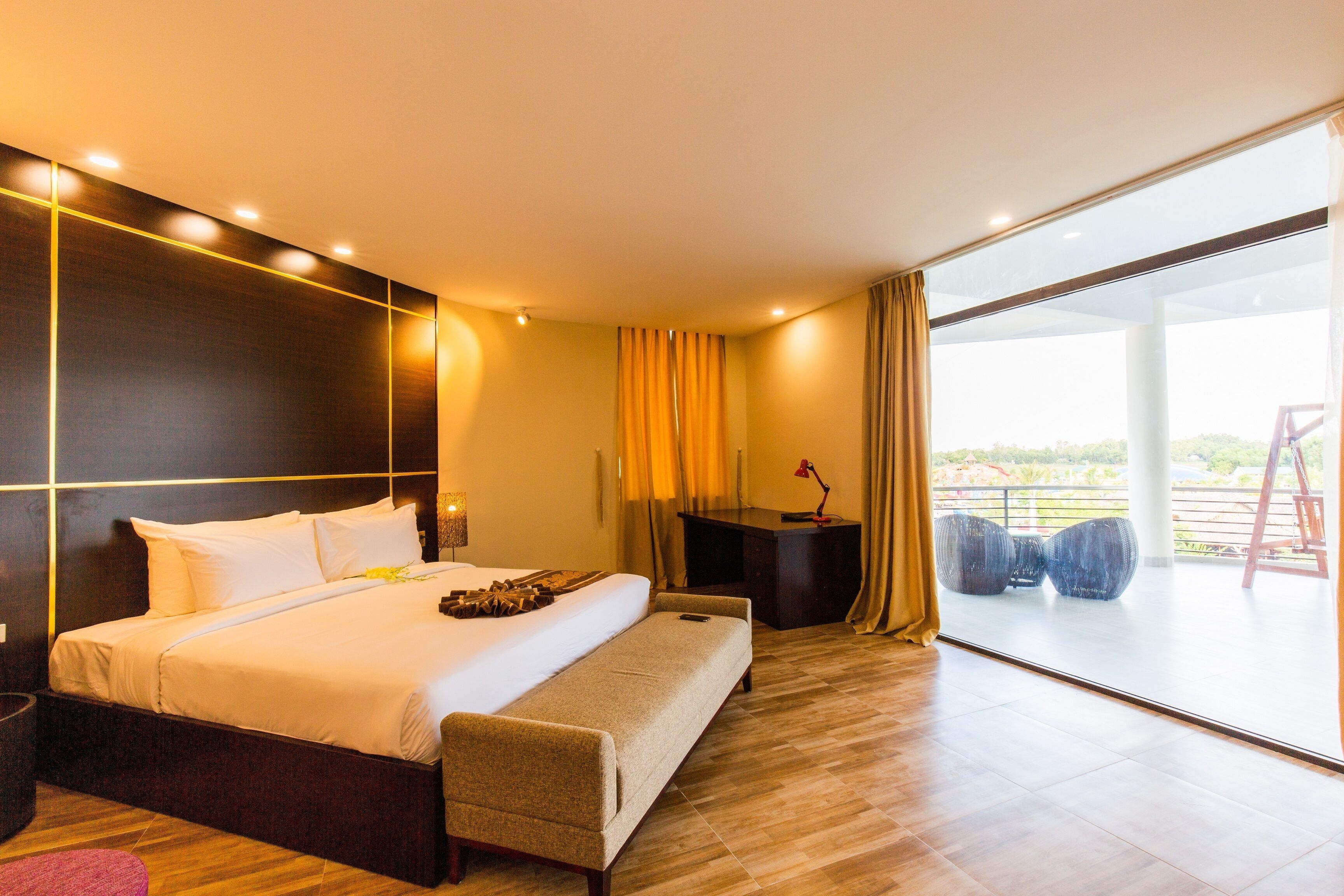 Minibar, coffres-forts dans les chambres, bureau, chambres insonorisées