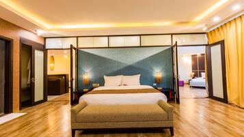 Apartment | Minibar, in-room safe, desk, soundproofing