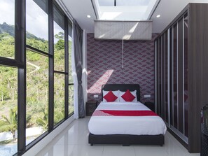 Romantic Double Room | Desk, free WiFi, bed sheets