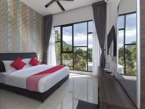 Klassieke tweepersoonskamer | Een bureau, gratis wifi, beddengoed