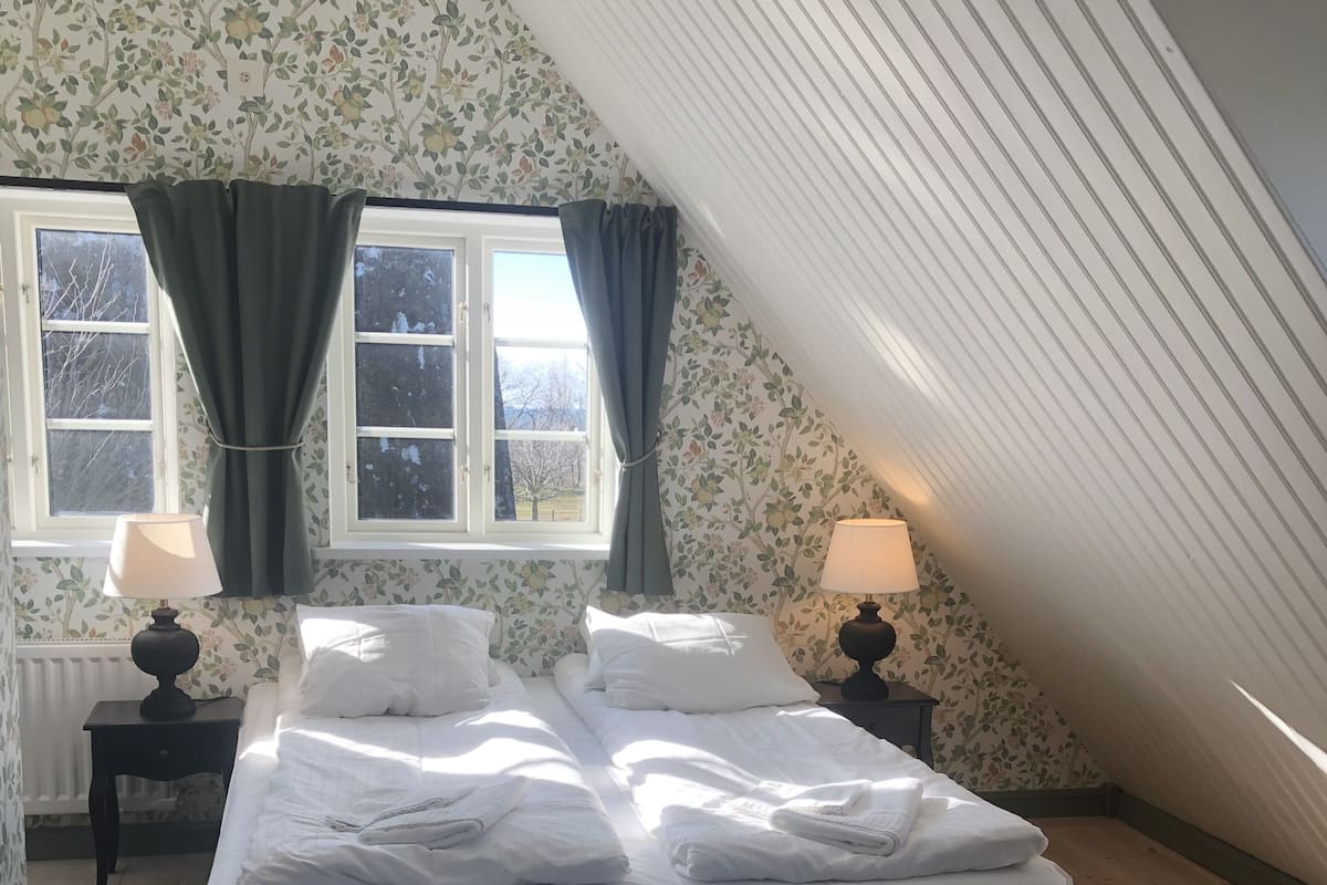 Apartment, 3 Bedrooms | Individually decorated, individually furnished, rollaway beds, free WiFi