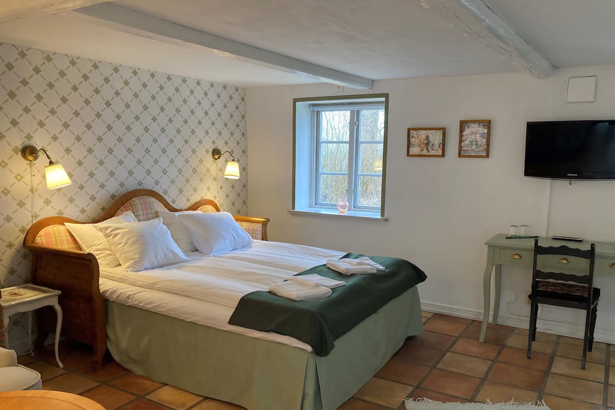 Grand Double Room | Individually decorated, individually furnished, rollaway beds, free WiFi