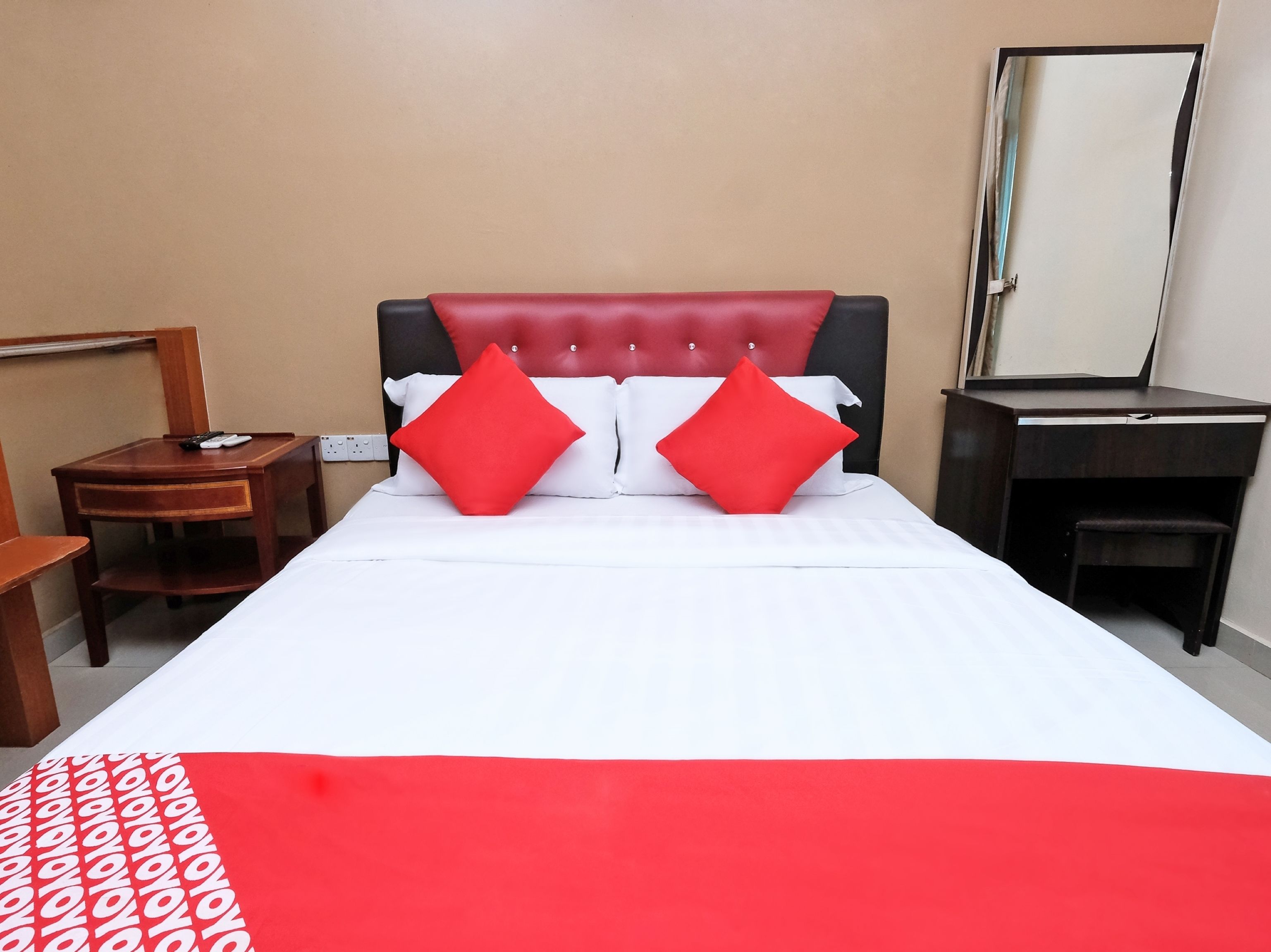 standard double room, 1 queen bed, non smoking | bed sheets