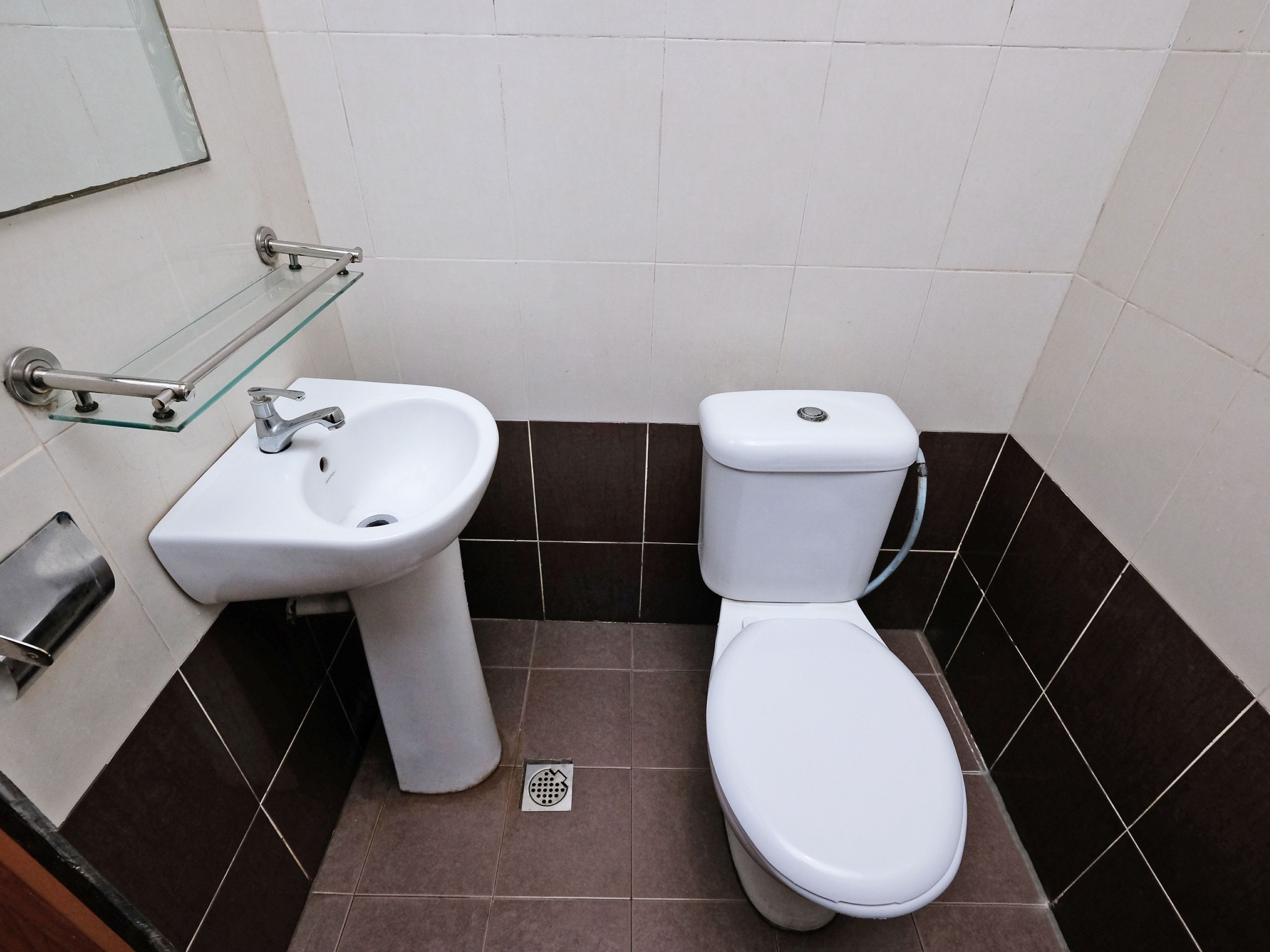 standard double room, 1 queen bed, non smoking | bathroom | shower, bidet, towels