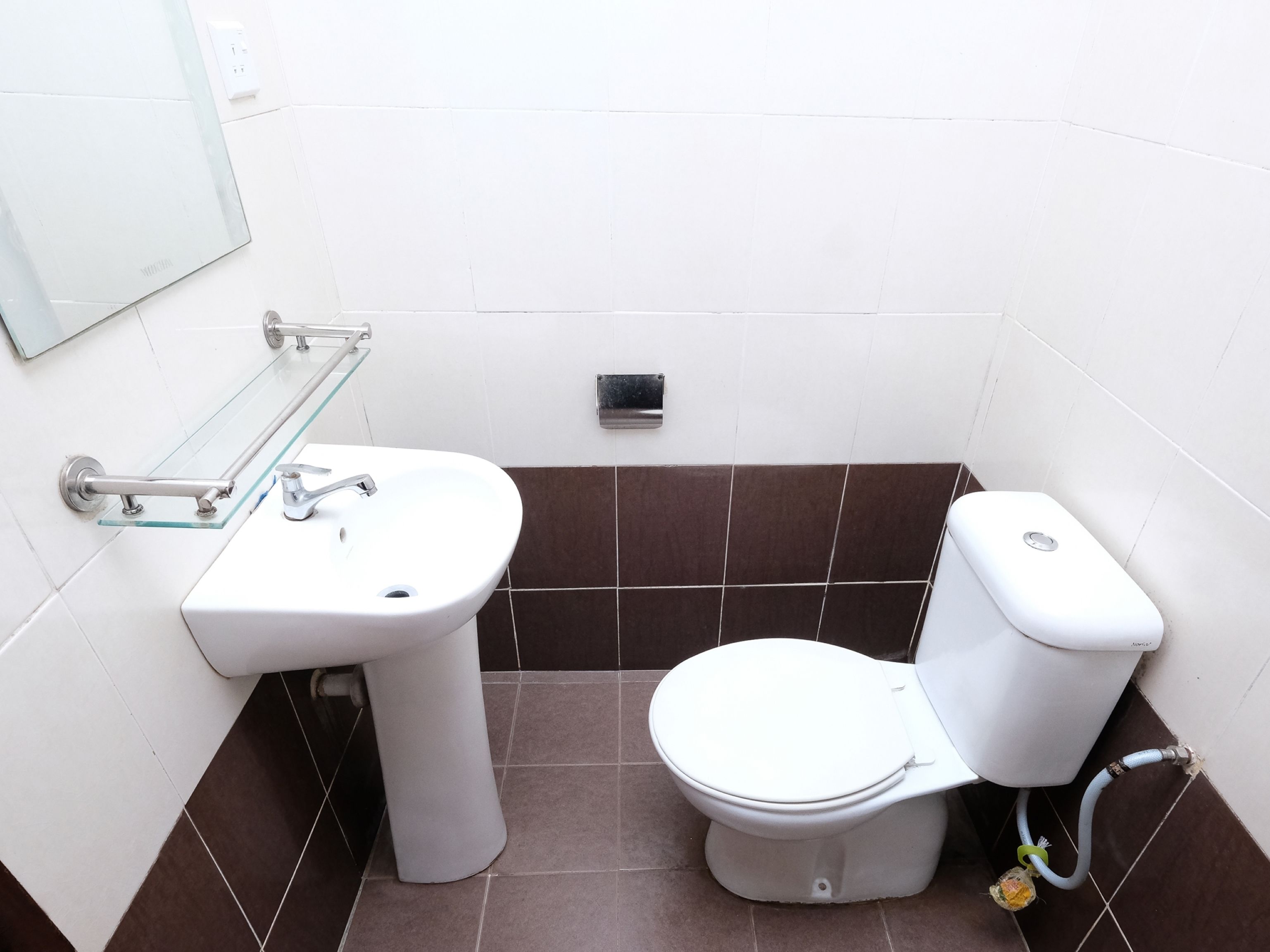 standard twin room, 2 single beds, non smoking | bathroom | shower, bidet, towels